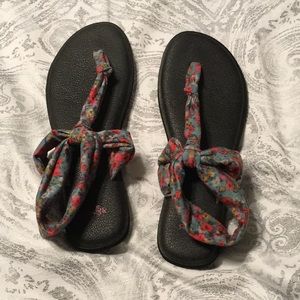 Sanuk Women’s sandals w yoga mat soles